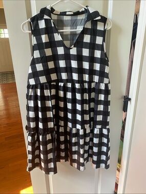 Black & White Gingham Sleeveless Tiered Casual Dress with V-Neck